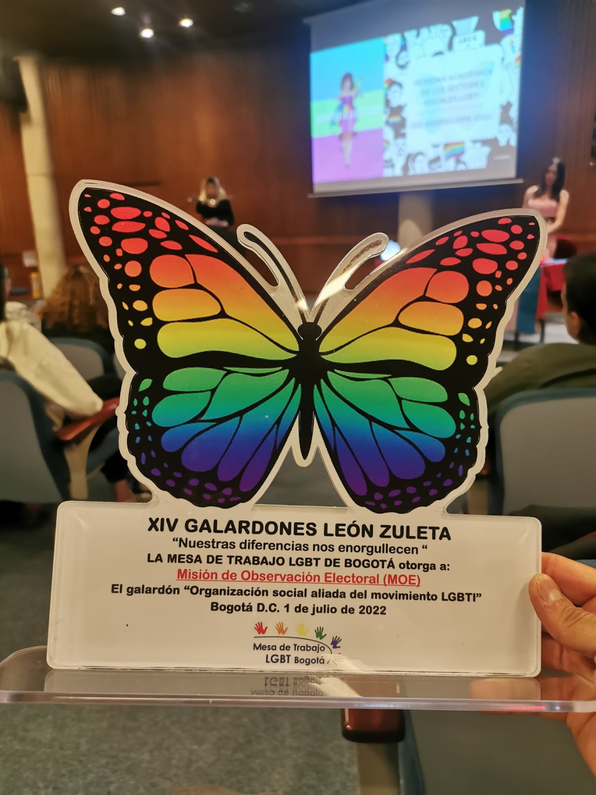 MOE recibe reconocimiento de la Mesa de Trabajo LGBT de Bogotá en los XIV Galardones León Zuleta